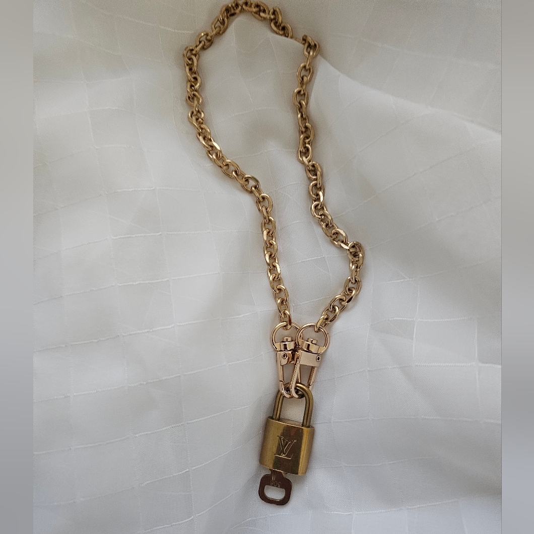 100% Authenti Louis Vuitton Lock & Key With Unbranded Gold Plated Chain Necklace